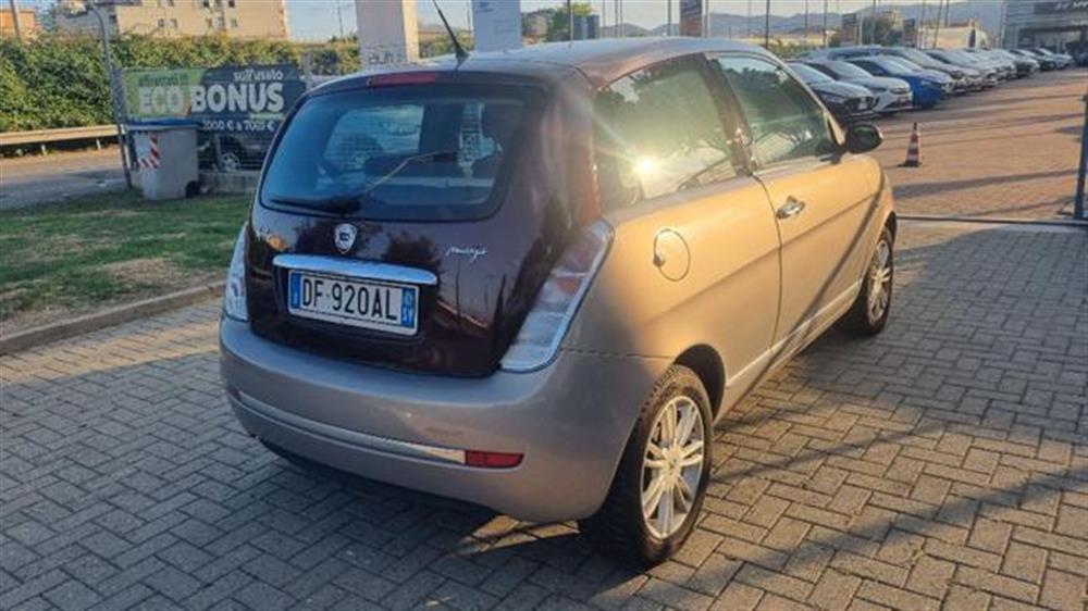 Ypsilon Ypsilon 1.3 MJT 75 CV Platin