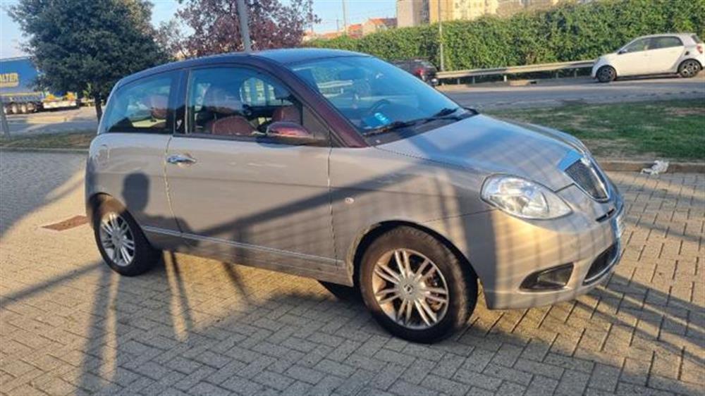 Ypsilon Ypsilon 1.3 MJT 75 CV Platin