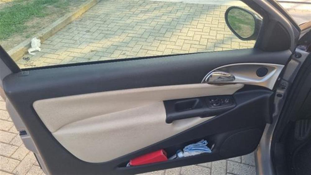 Ypsilon Ypsilon 1.3 MJT 75 CV Platin
