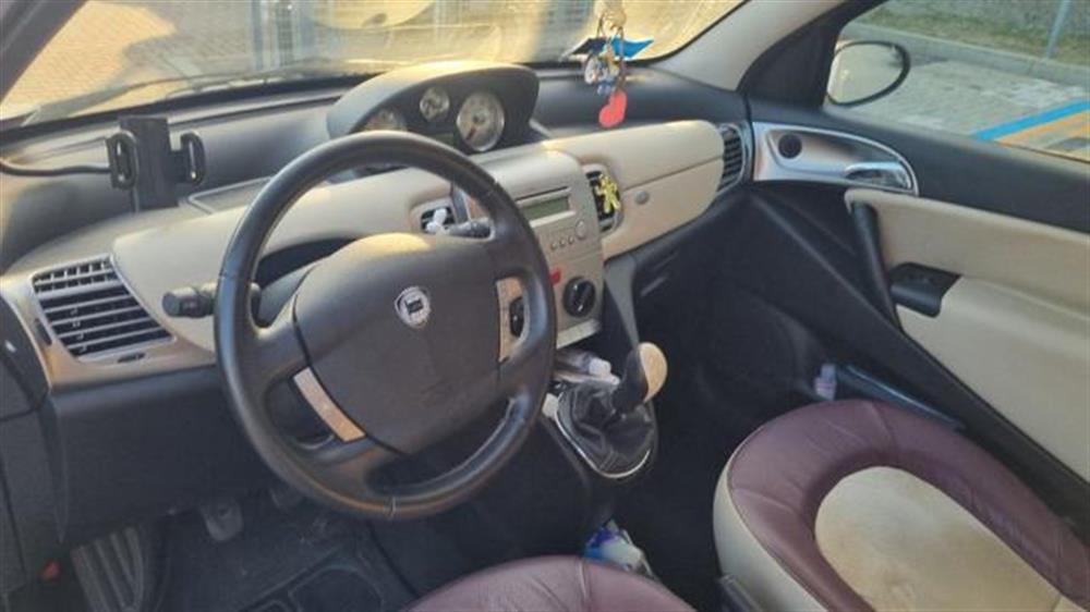Ypsilon Ypsilon 1.3 MJT 75 CV Platin