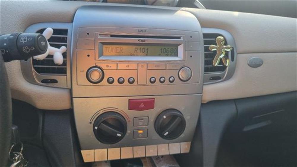 Ypsilon Ypsilon 1.3 MJT 75 CV Platin