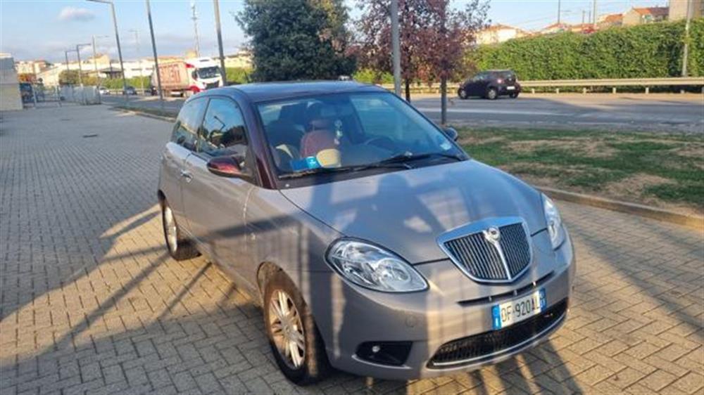 Ypsilon Ypsilon 1.3 MJT 75 CV Platin