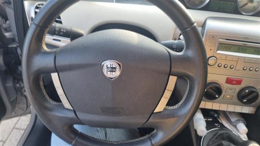 Ypsilon Ypsilon 1.3 MJT 75 CV Platin