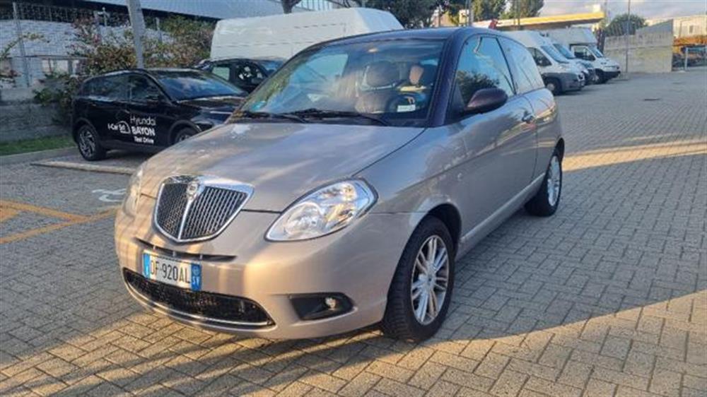 Ypsilon Ypsilon 1.3 MJT 75 CV Platin
