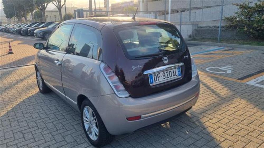 Ypsilon Ypsilon 1.3 MJT 75 CV Platin