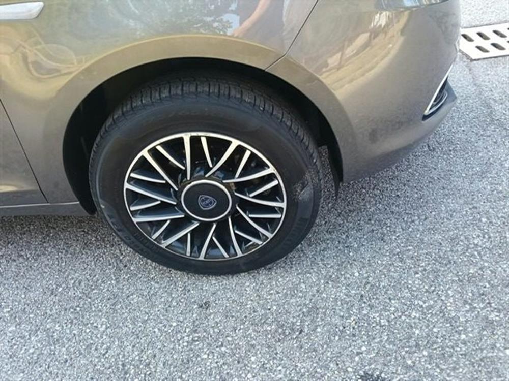 Ypsilon Ypsilon 0.9 TwinAir 85 CV 5