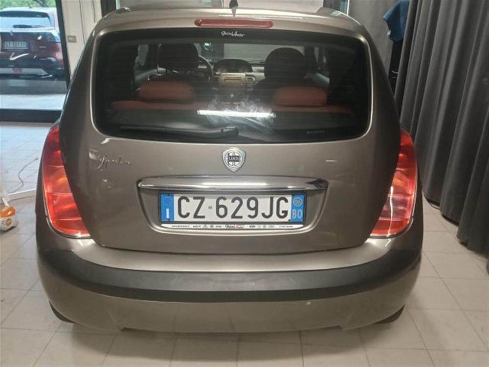 Ypsilon Ypsilon 1.2 ORO uniproprieta