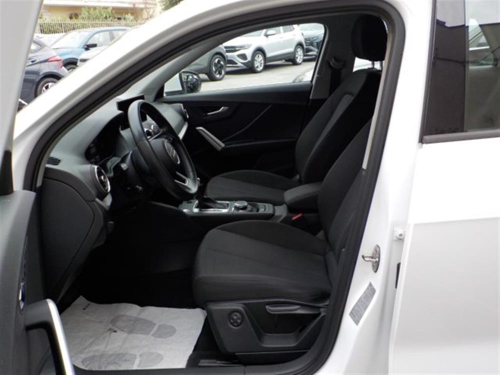 Q2 Q2 30 TDI S tronic Busi