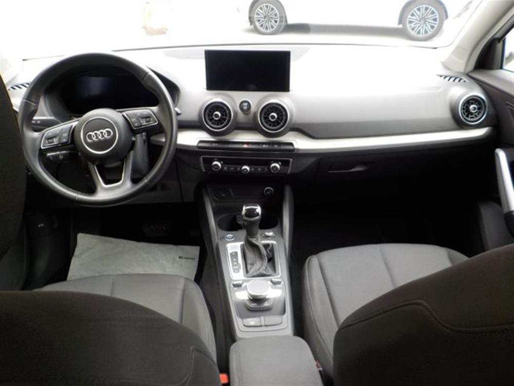 Q2 Q2 30 TDI S tronic Busi