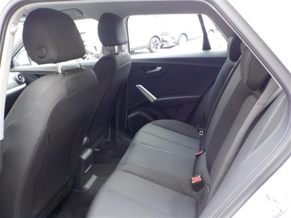 Q2 Q2 30 TDI S tronic Busi