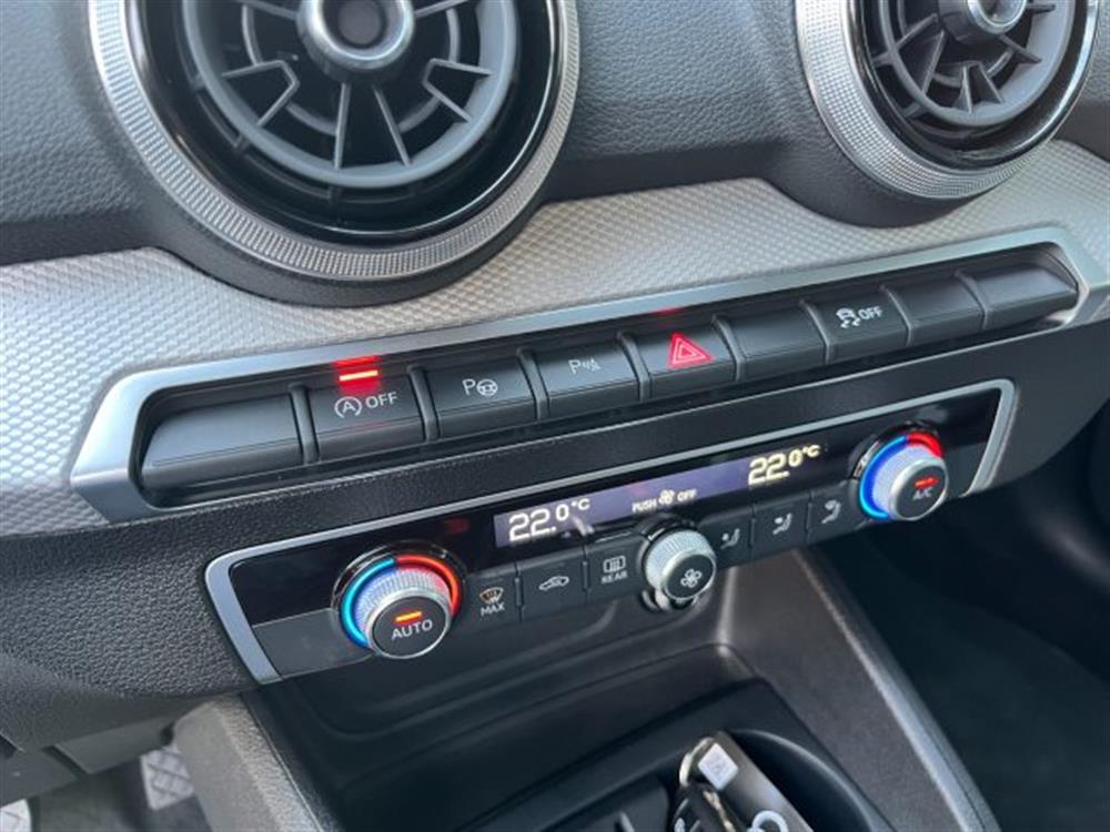 Q2 Q2 35 TFSI S-TRONIC S-L