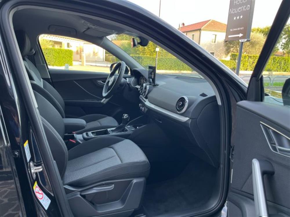 Q2 Q2 35 TFSI S-TRONIC S-L