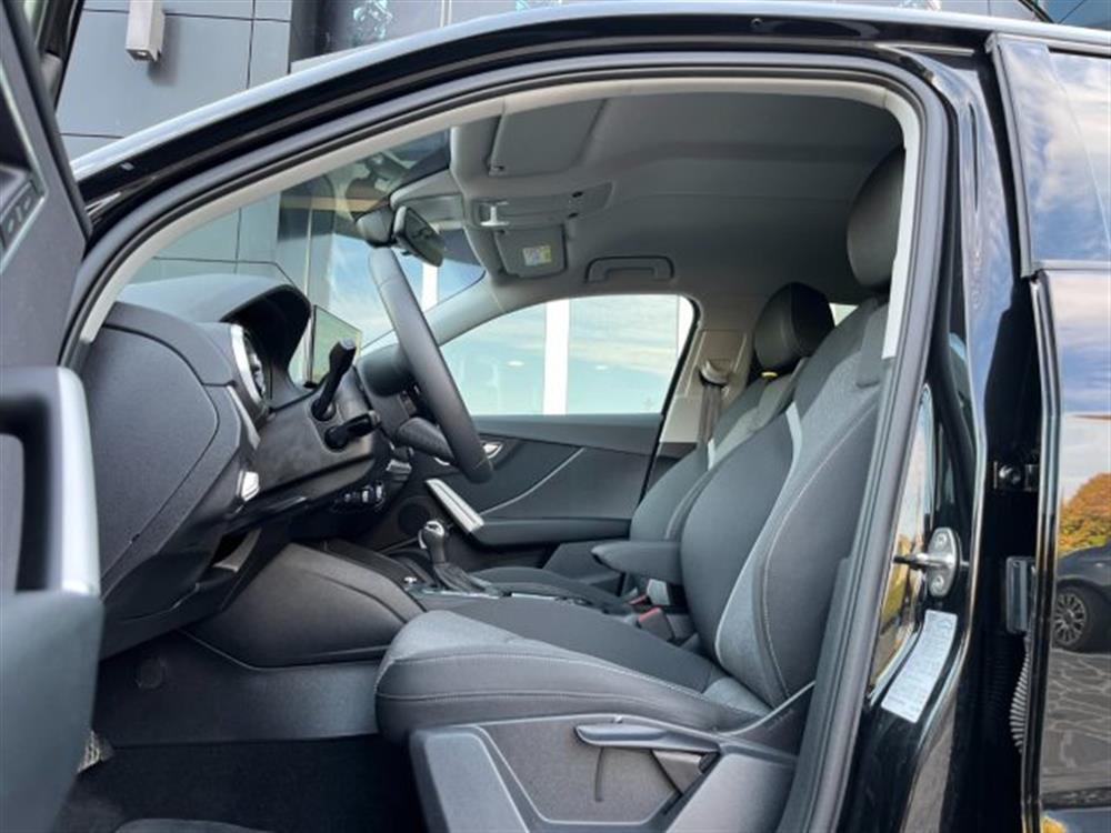 Q2 Q2 35 TFSI S-TRONIC S-L