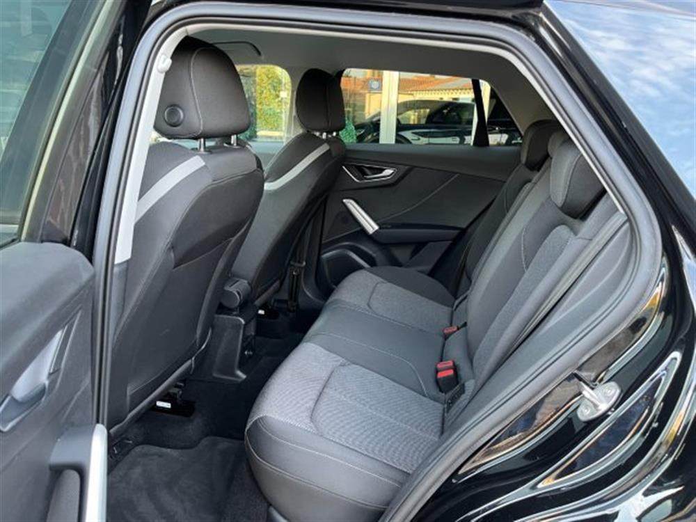Q2 Q2 35 TFSI S-TRONIC S-L