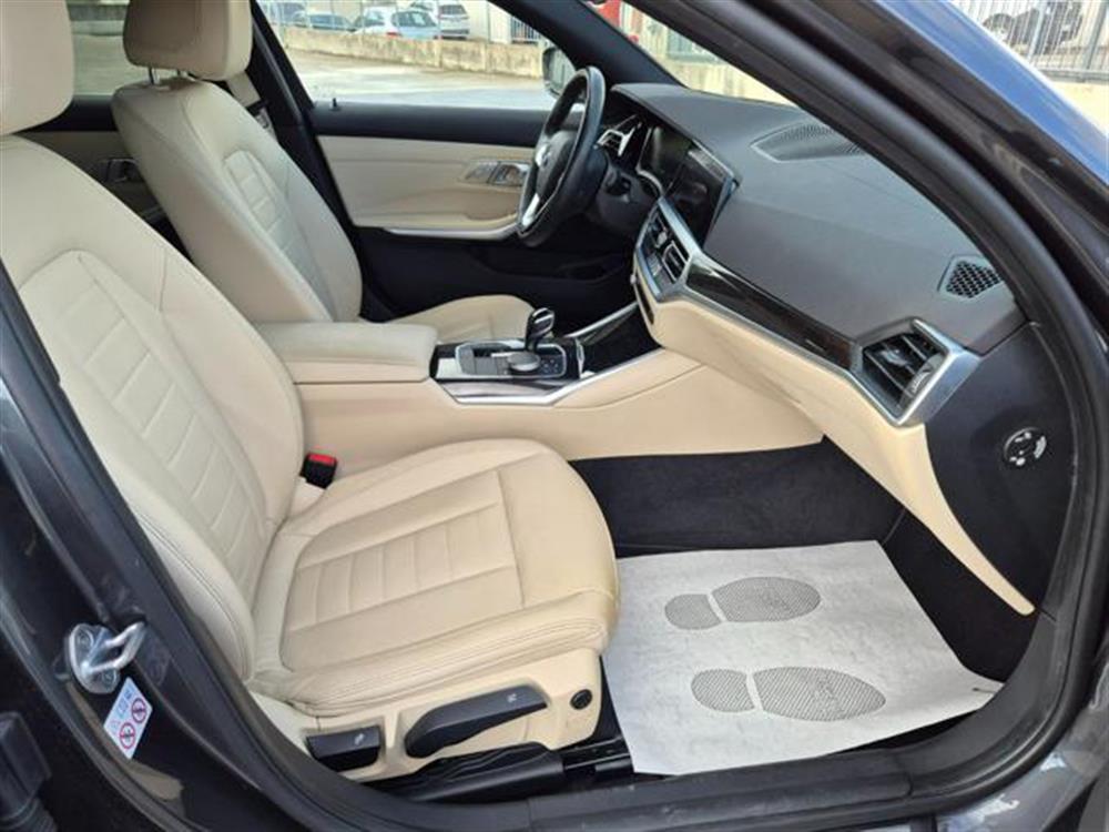 318 318 d Touring Luxury Aut