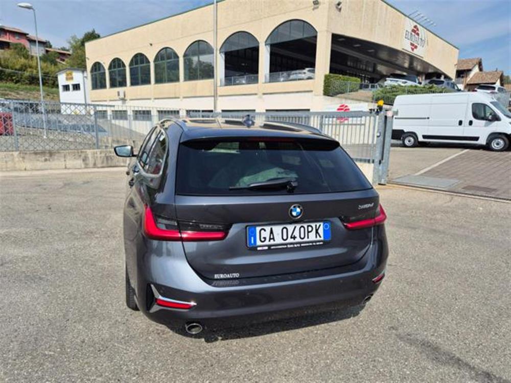 318 318 d Touring Luxury Aut