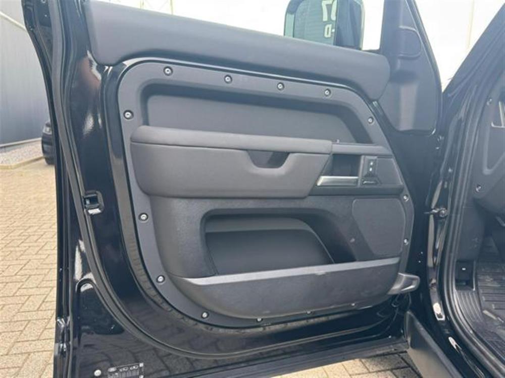 Defender Defender 110 P300 E HYBRID AW