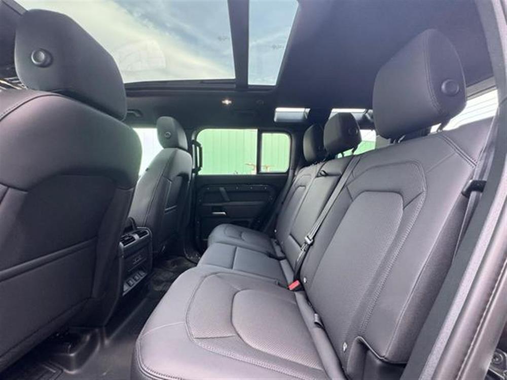 Defender Defender 110 P300 E HYBRID AW