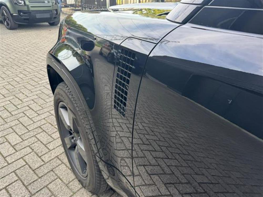 Defender Defender 110 P300 E HYBRID AW
