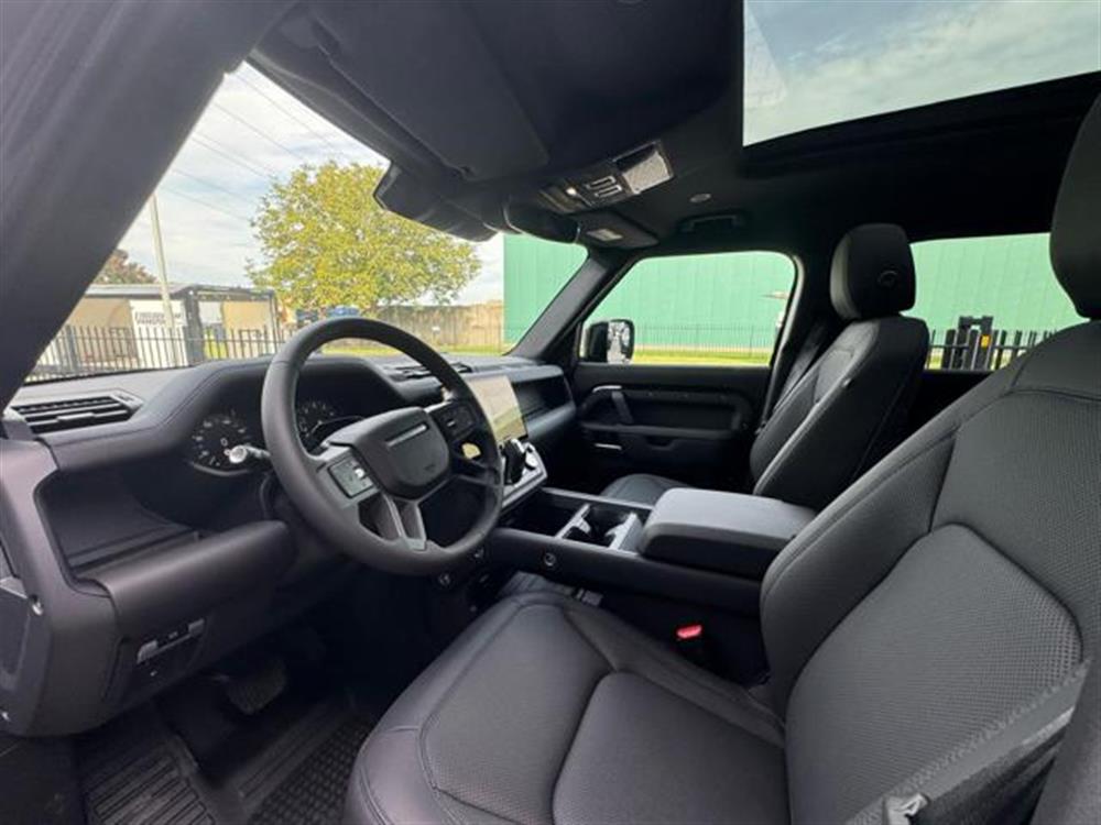 Defender Defender 110 P300 E HYBRID AW