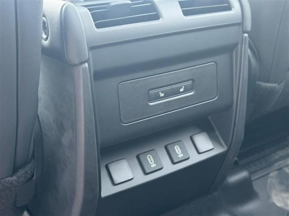 Defender Defender 110 P300 E HYBRID AW