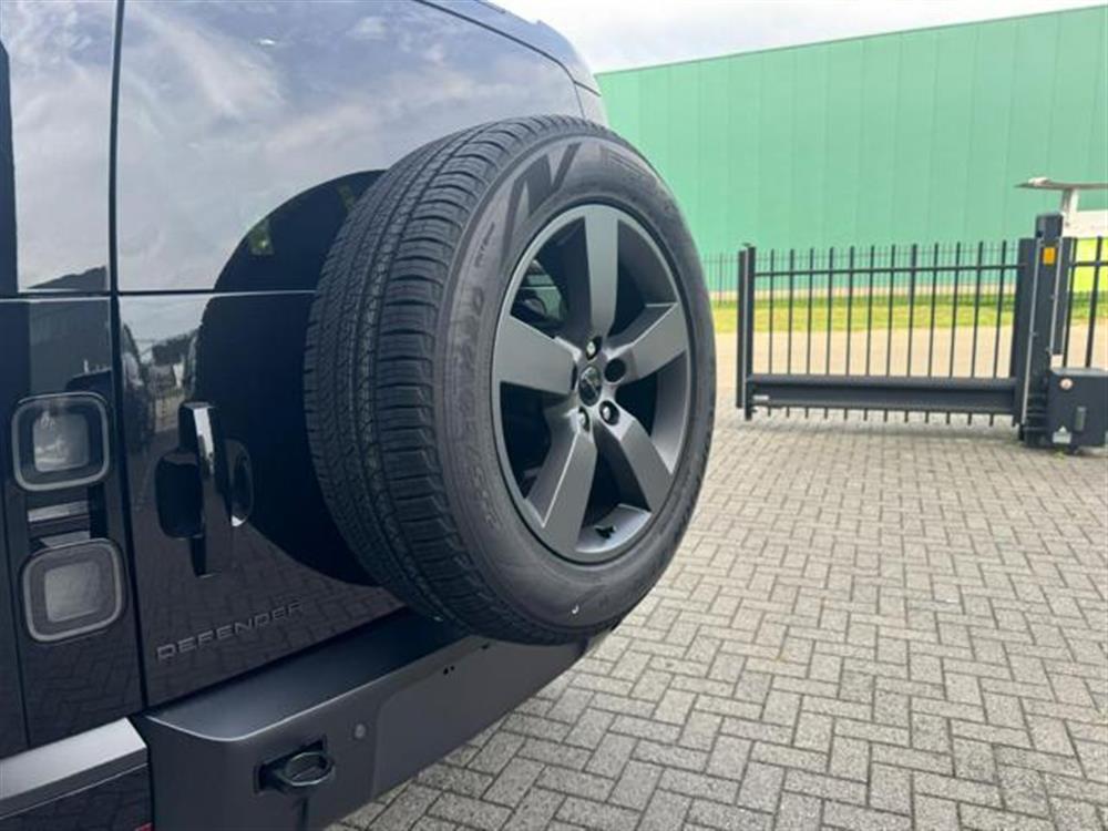 Defender Defender 110 P300 E HYBRID AW