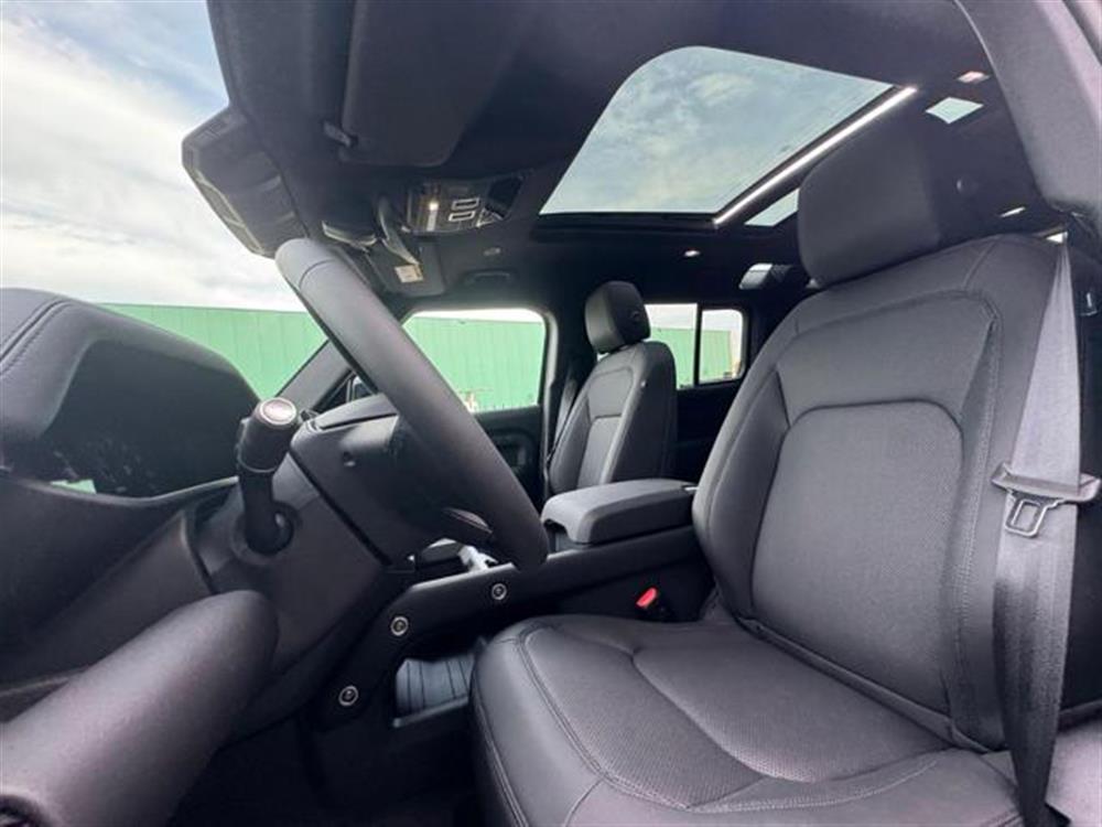 Defender Defender 110 P300 E HYBRID AW