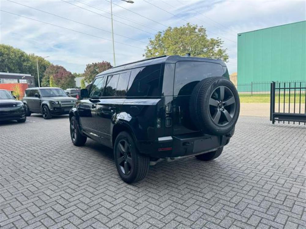 Defender Defender 110 P300 E HYBRID AW