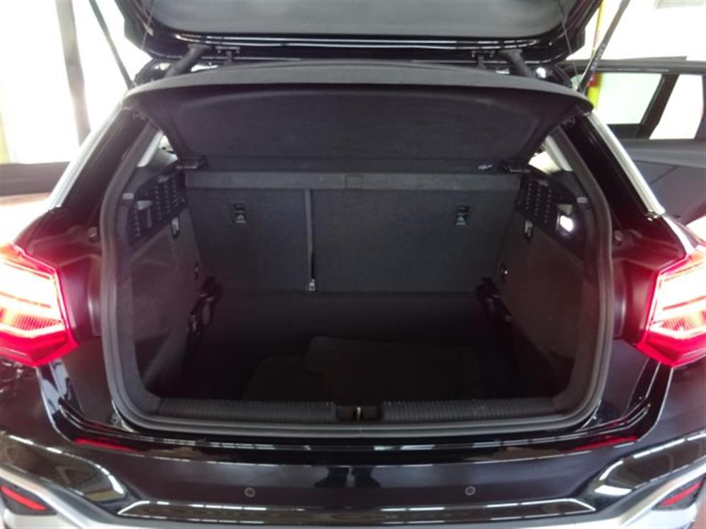 Q2 Q2 35 TFSI S tronic SLi