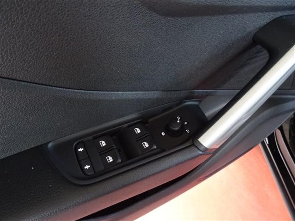 Q2 Q2 35 TFSI S tronic SLi