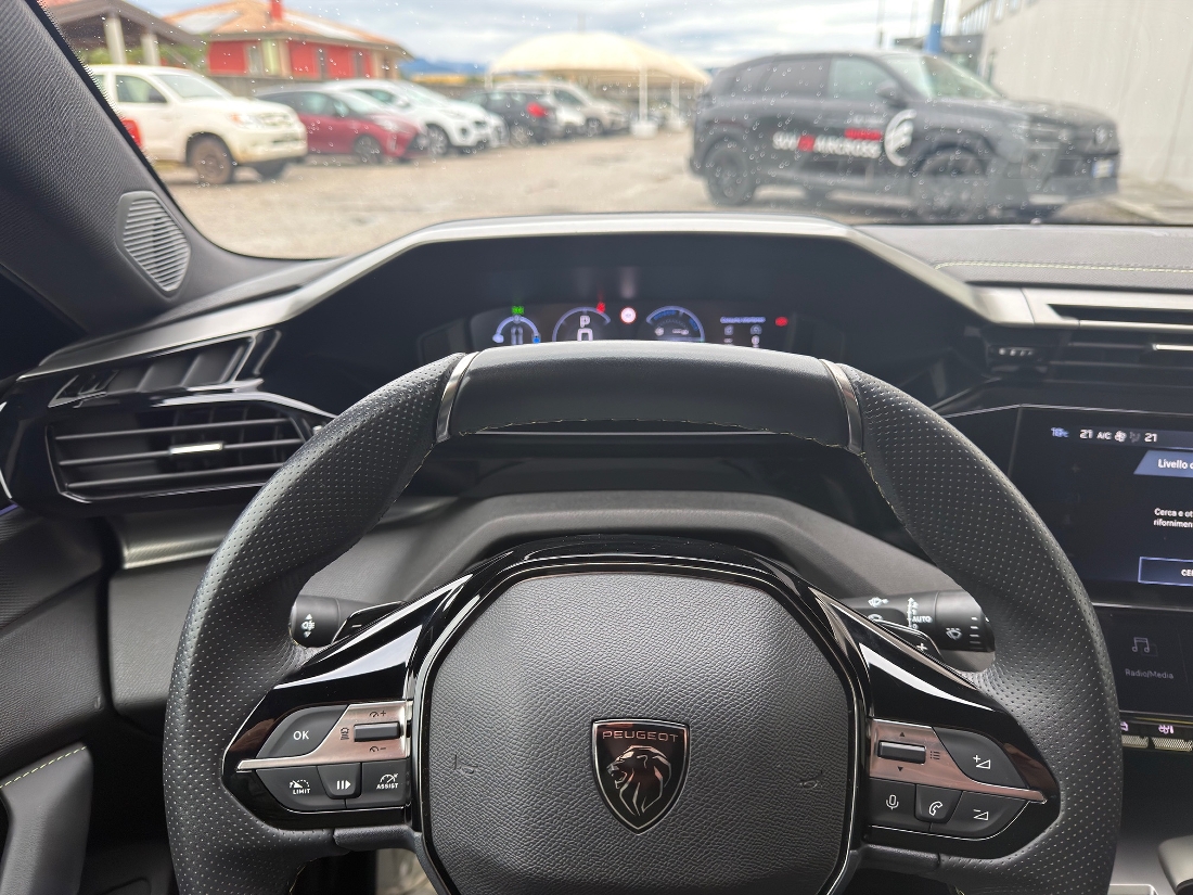 308 BL hybrid 145cv 308 BL hybrid 145cv GT