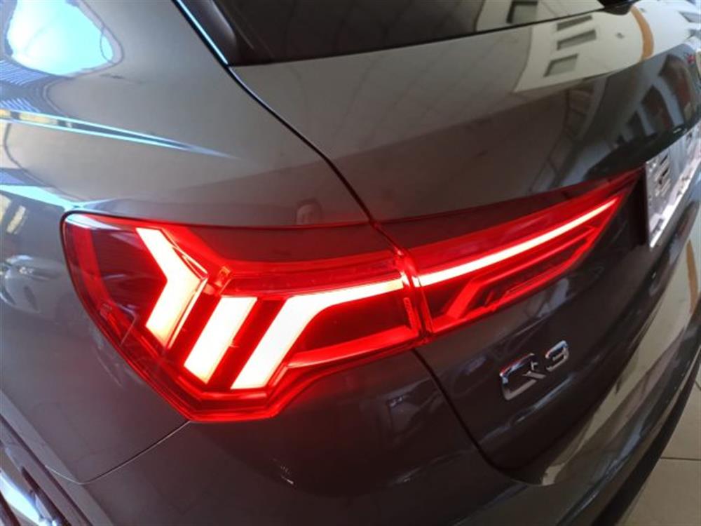 Q3 Q3 35 TDI quattro S tro