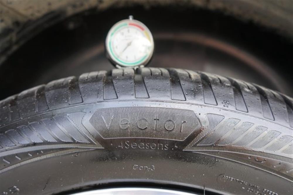 3008 3008 Hybrid4 300 e-EAT8 G