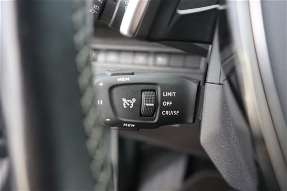3008 3008 Hybrid4 300 e-EAT8 G