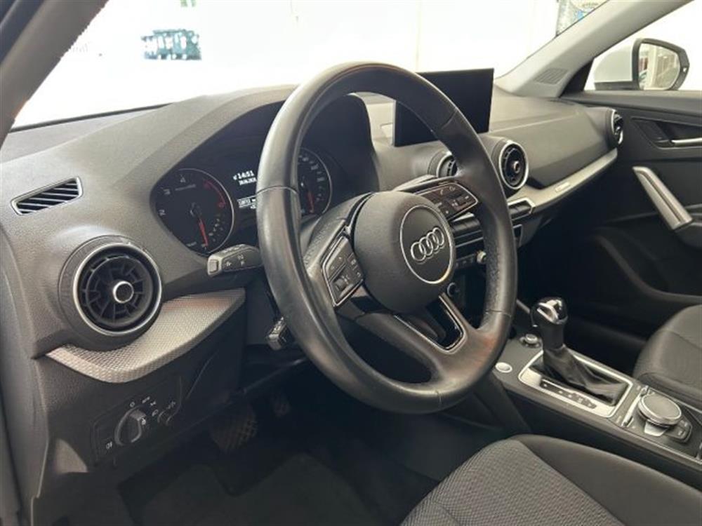 Q2 Q2 30 TDI S tronic Busi