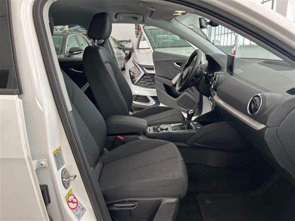 Q2 Q2 30 TDI S tronic Busi