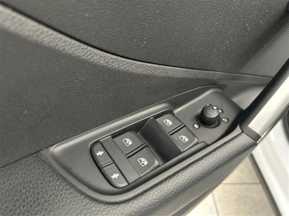 Q2 Q2 30 TDI S tronic Busi