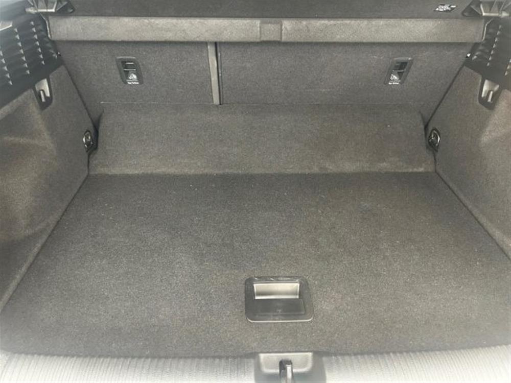 Q2 Q2 30 TDI S tronic Busi