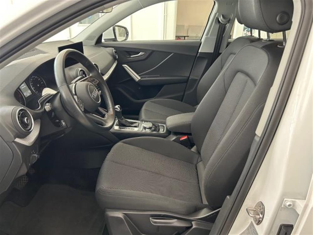 Q2 Q2 30 TDI S tronic Busi
