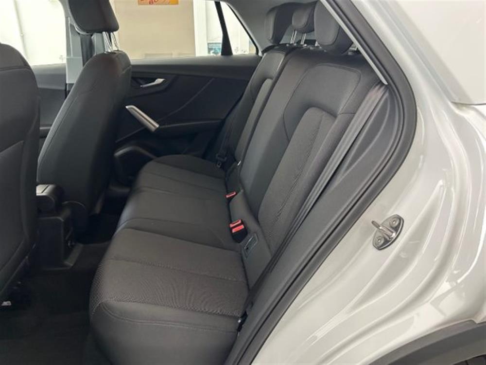 Q2 Q2 30 TDI S tronic Busi