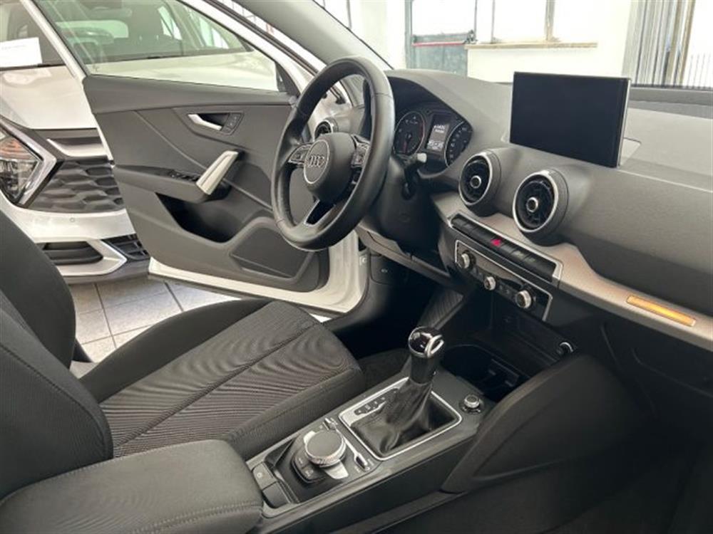 Q2 Q2 30 TDI S tronic Busi