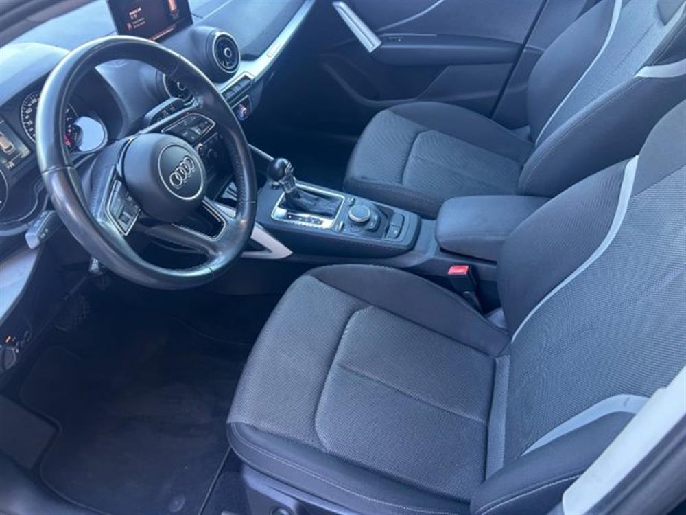 Q2 Q2 30 TDI S tronic Admi